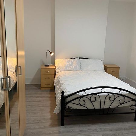 Appartamento London Flat With Garden Catford Esterno foto