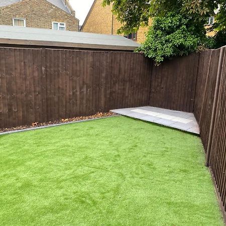 Appartamento London Flat With Garden Catford Esterno foto