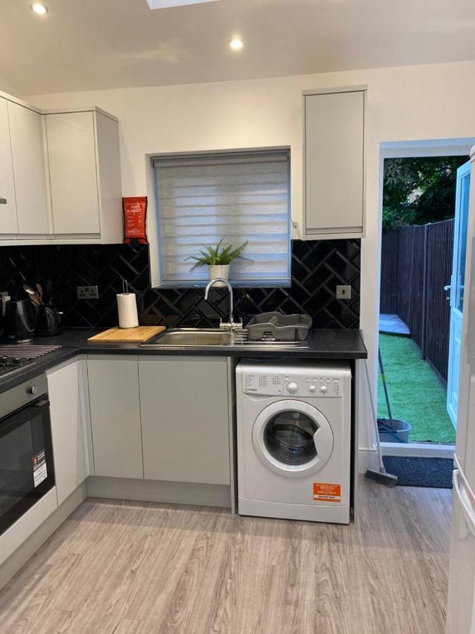 Appartamento London Flat With Garden Catford Esterno foto
