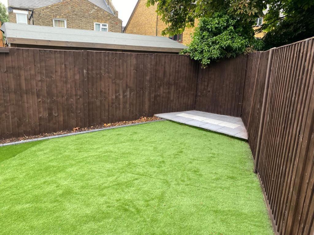 Appartamento London Flat With Garden Catford Esterno foto